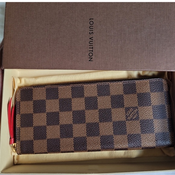 ❣️SOLD❣️$600 Authentic Pre-loved Louis Vuitton Long Wallet - Picture 8 of 8